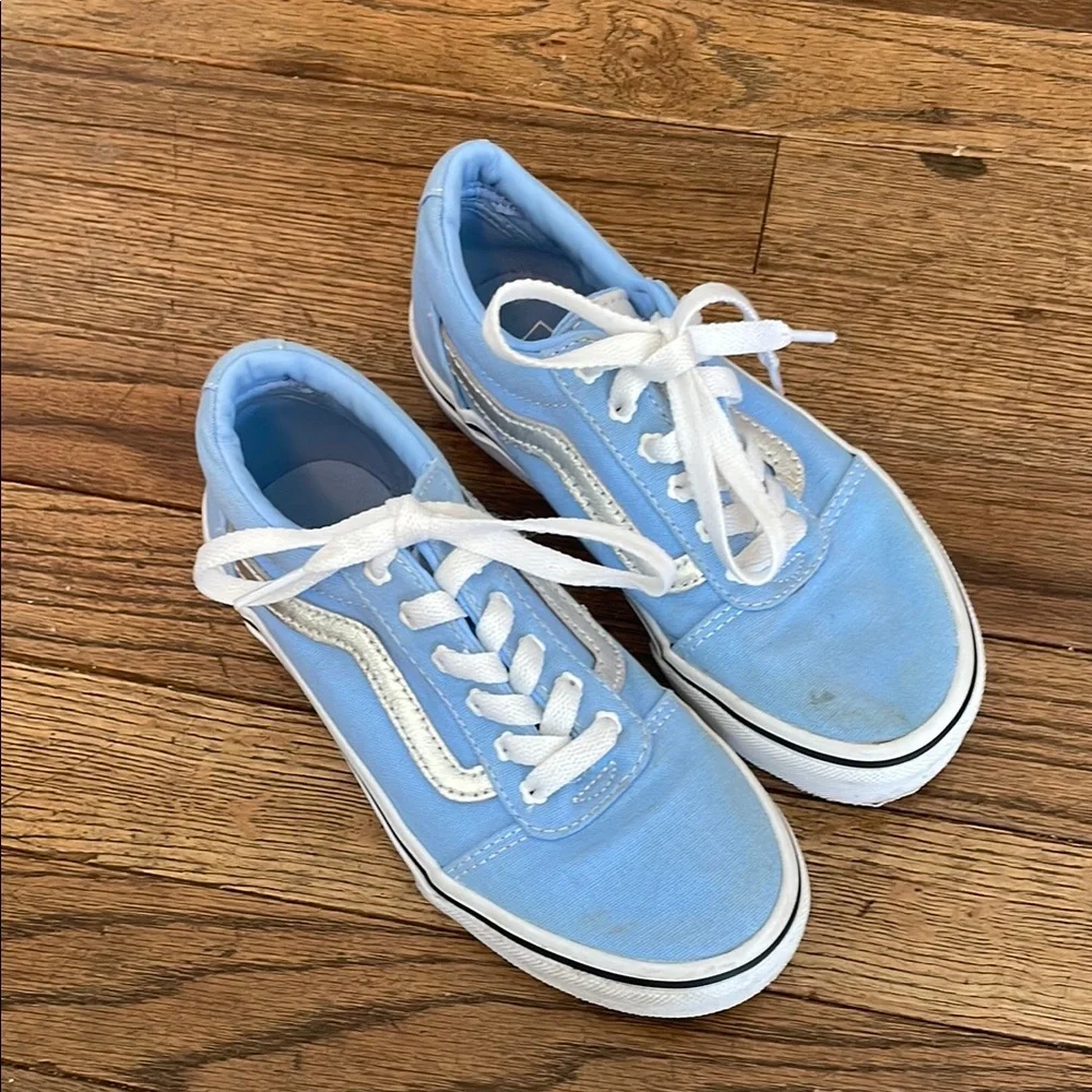 Vans Light Blue Sneakers with White Flower Lace holders